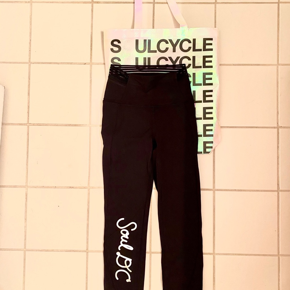 SoulCycle DC Lululemon leggings (NEVER WORN!!) ❤️